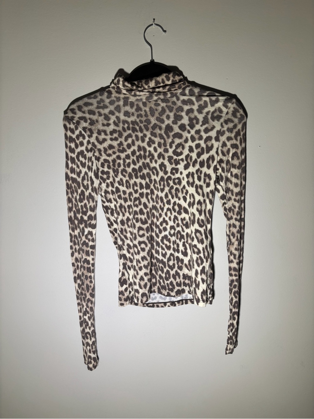 H&M Leopard Print Fitted Turtleneck Top – Women’s XS